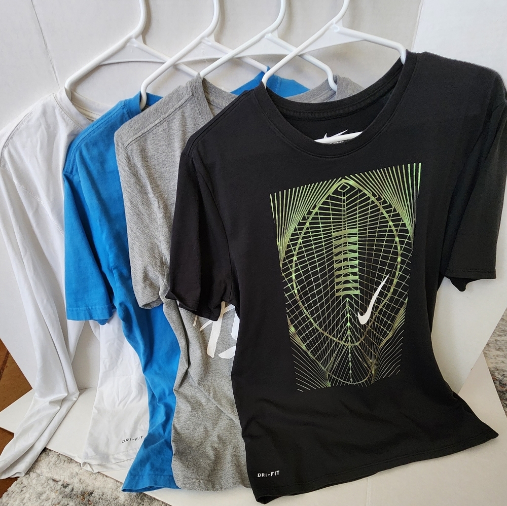 Men's Medium Nike Shirts